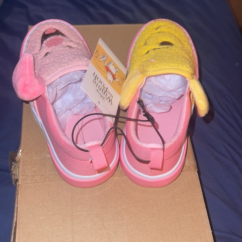 Girls Winnie the Pooh sneakers NWT - Picture 3 of 5